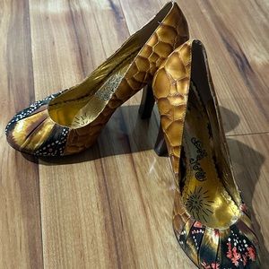 Split personality naughty monkey heels size 8.5